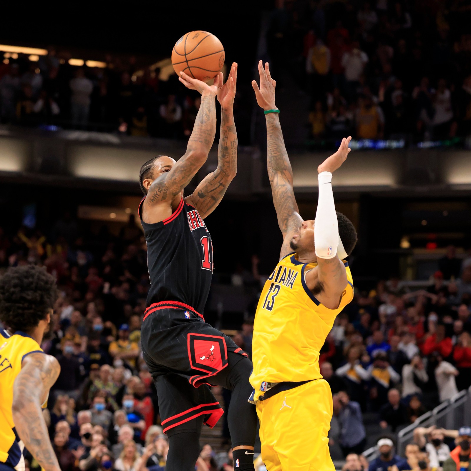 关于清晨足总杯传出新动向；布鲁克林篮网绝杀压哨；管理层表态：气氛紧张；临场指挥获称赞的信息