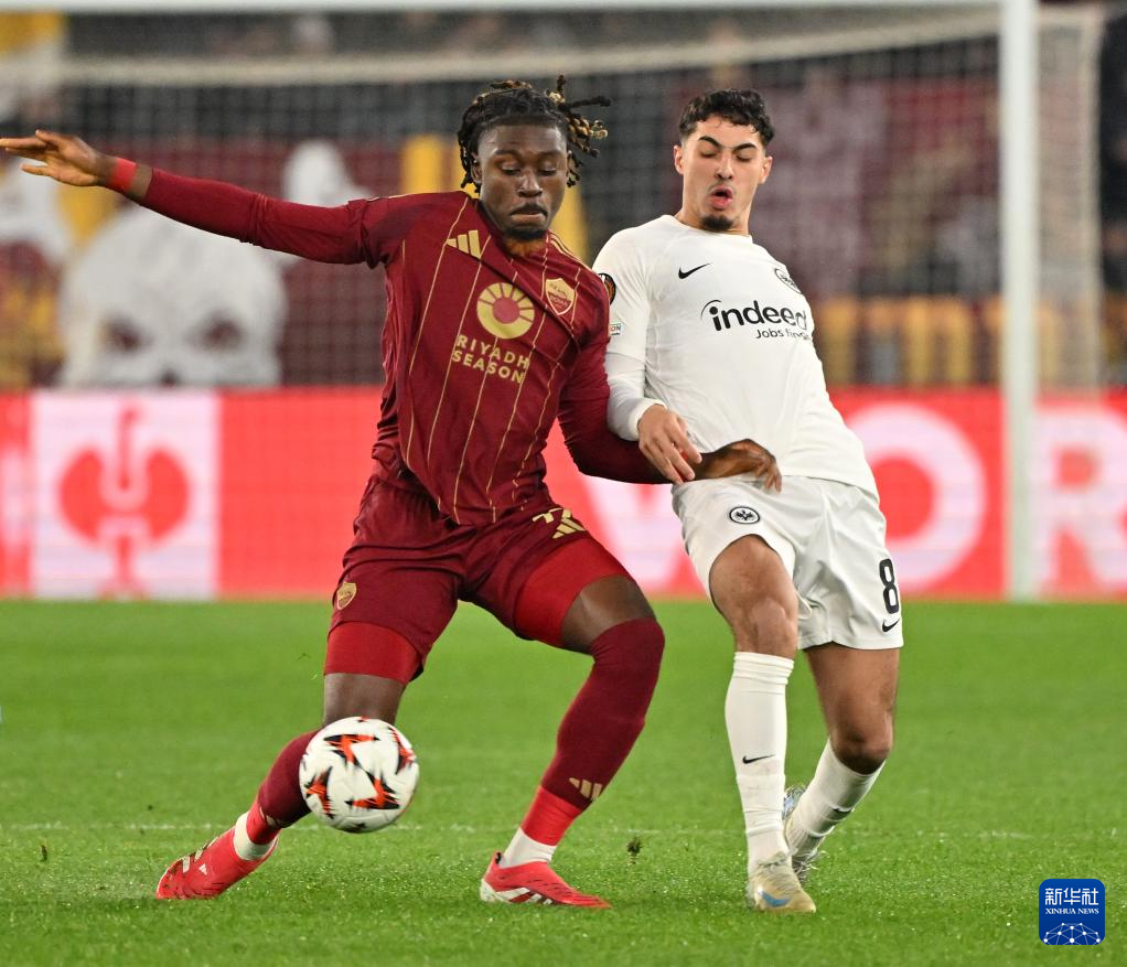 欧联转会期再迎强敌，法兰克福更衣室发声，主帅态度：底气十足，轮换策略成焦点的简单介绍