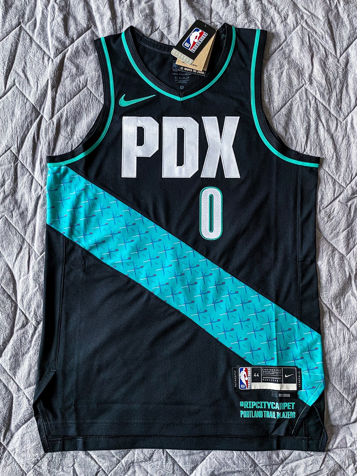 荷兰队更衣室意外播出球员换内裤画面