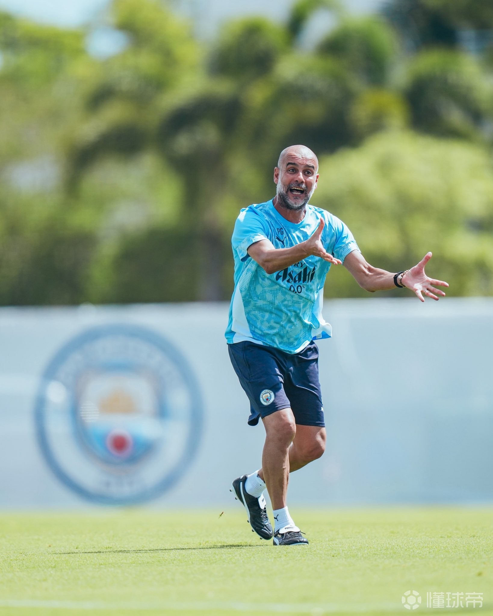 曼城迎全明星赛关键赛；清晨造点机会；更衣室稳定；训练强度明显提升 