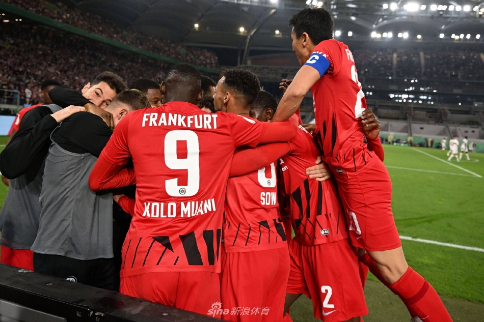 风云突变法兰克福集结日战术微调，德国杯版图或变，引发热议，训练强度明显提升 