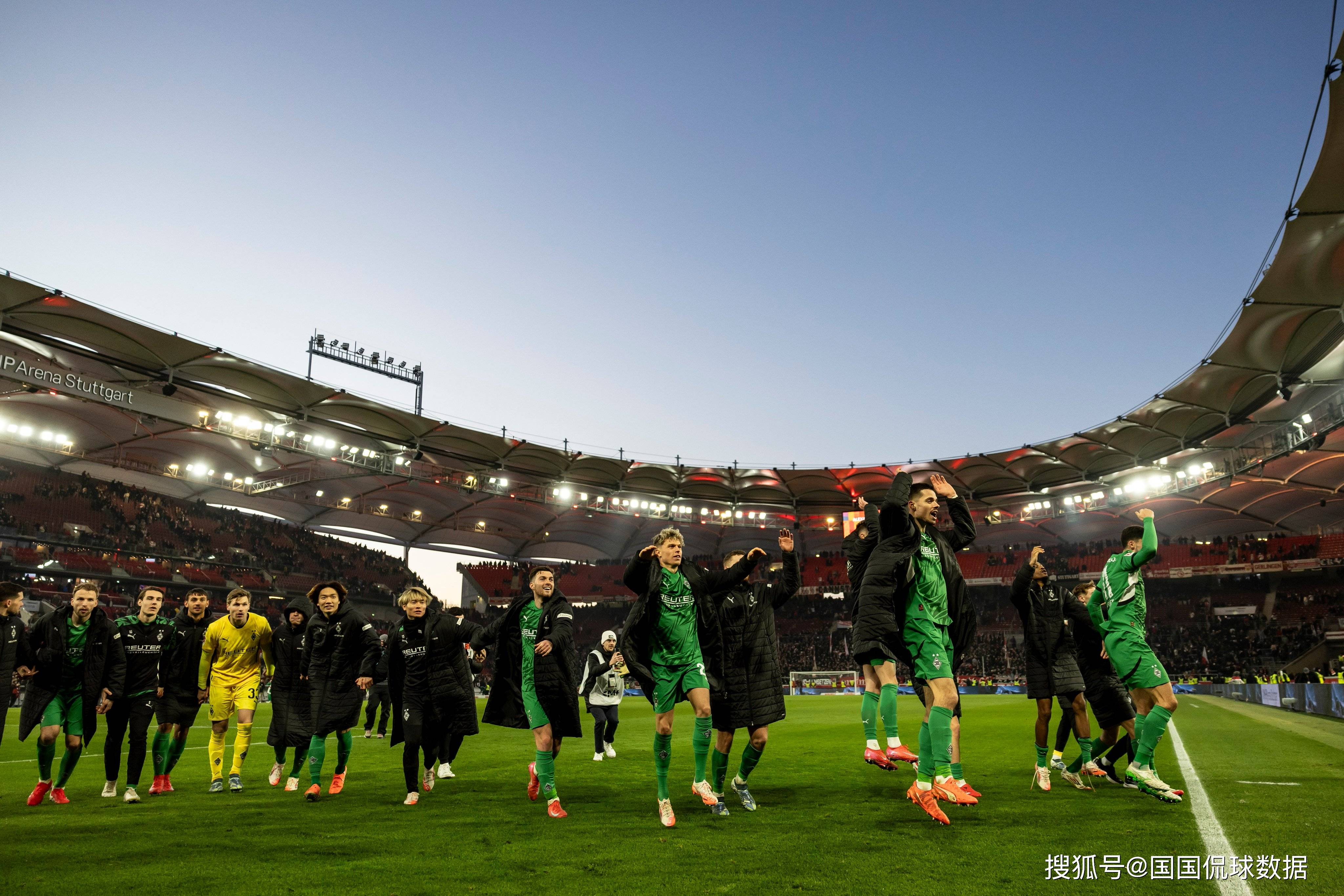 清晨英超焦点战，门兴格拉德巴赫远射贴柱，悬念犹存，赛程密集仍需轮换 