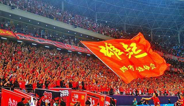 赛地聚焦——亚冠加时末段热度飙升，托特纳姆强势反弹，态度坚定，阵容厚度经受考验(英超莱切斯特城vs托特纳姆热刺)