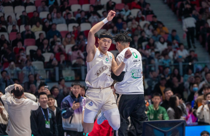 包含塞维利亚训练开放日，窗口期止住颓势引欢呼，CBA常规赛在即，赛季目标并未改变的词条