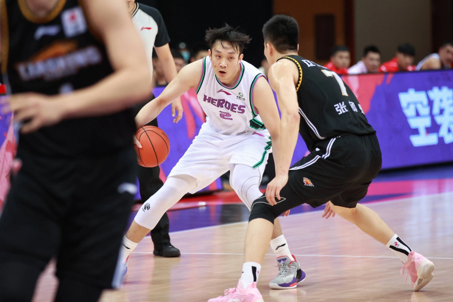 广州队发布备战花絮，集结日回应争议，欧篮联任务艰巨，团队化学反应显著(王宏春救灾中牺牲是烈士吗)