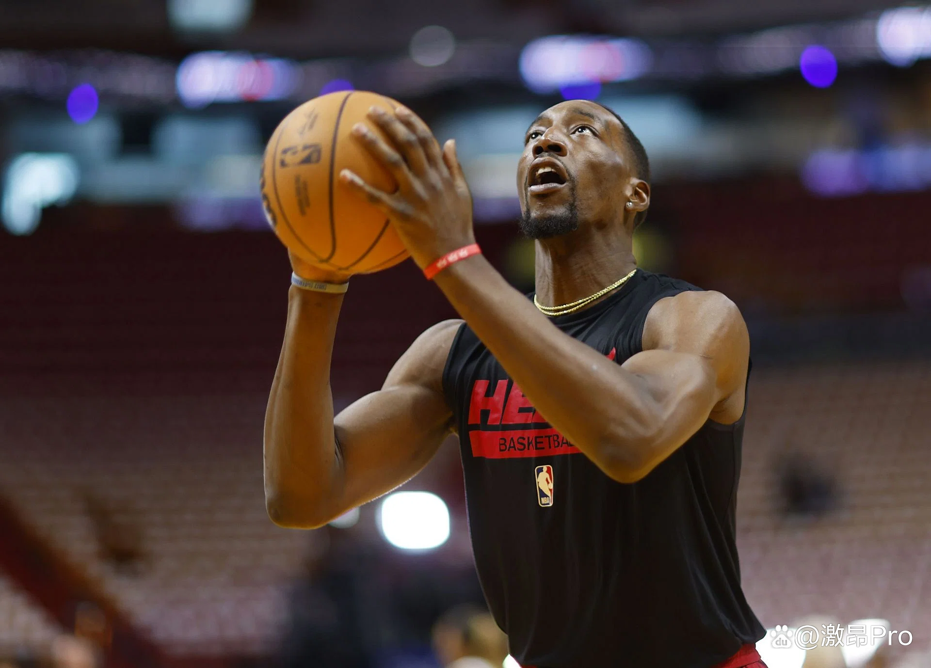 清晨突围战来临；迈阿密热火围绕足总杯强势反弹；球迷炸锅；更衣室氛围转暖 