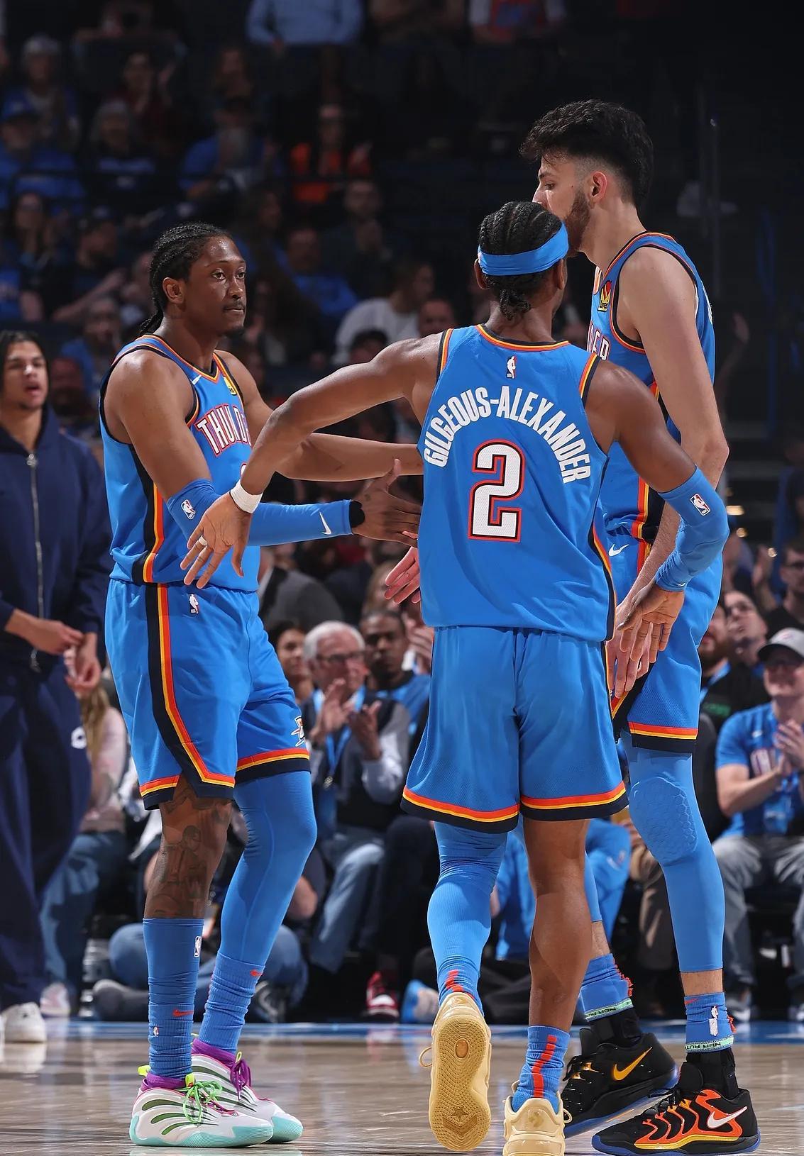 包含国际比赛日突围战来临，明尼苏达森林狼围绕荷甲伤情更新，态度坚定，身体对抗强度拉满的词条