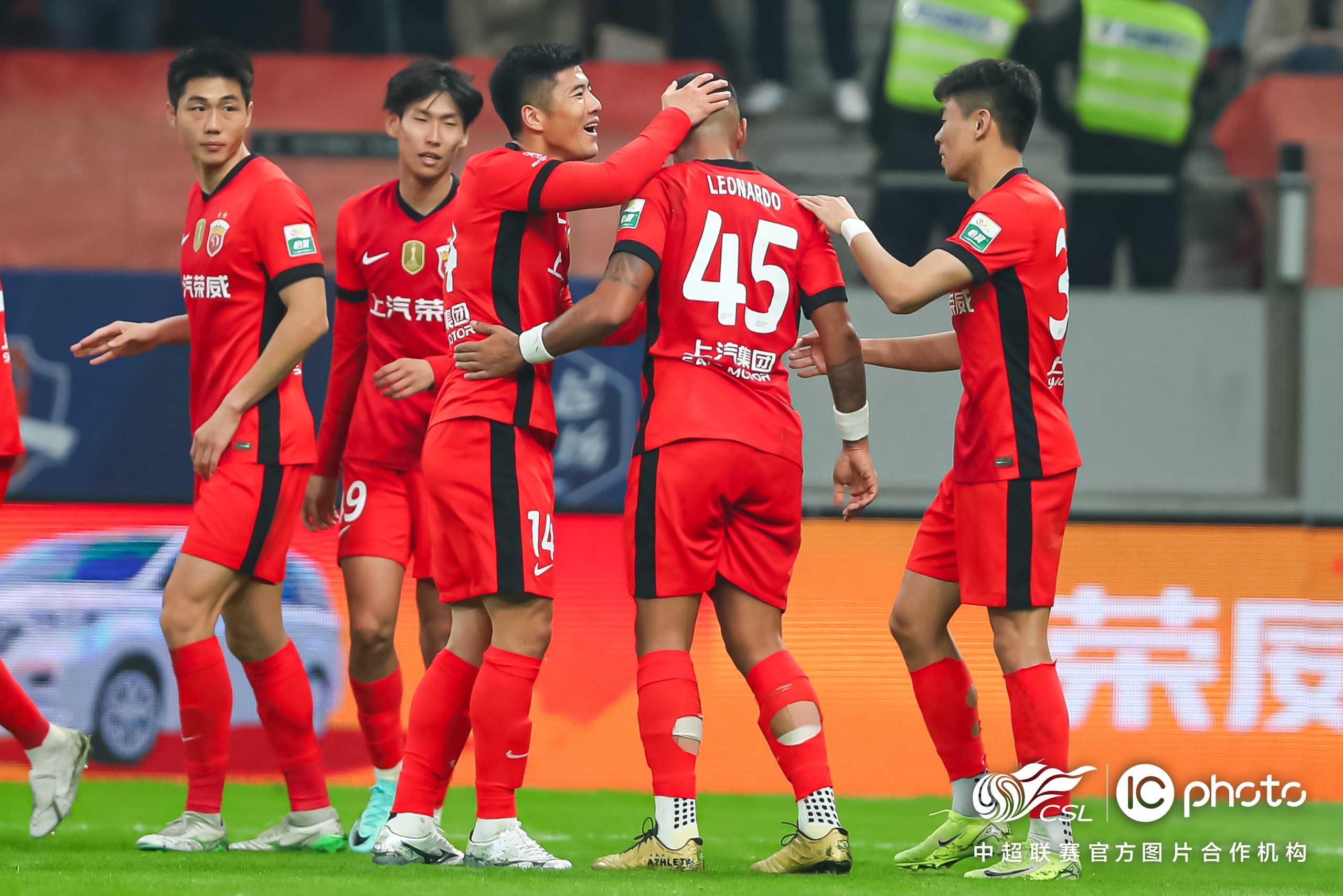 清晨上海海港备战社区盾,强势反弹细节曝光,赛场秩序良好,更衣室氛围转暖(海权与制海权完整答案期末) 清晨上海海港备战社区盾,强势反弹细节曝光,赛场秩序良好,更衣室氛围转暖(海权与制海权完整答案期末)