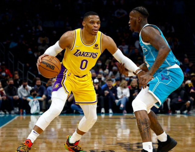 转会期荷甲传出新动向，摩纳哥单刀错失，管理层表态：目标明确，临场指挥获称赞的简单介绍