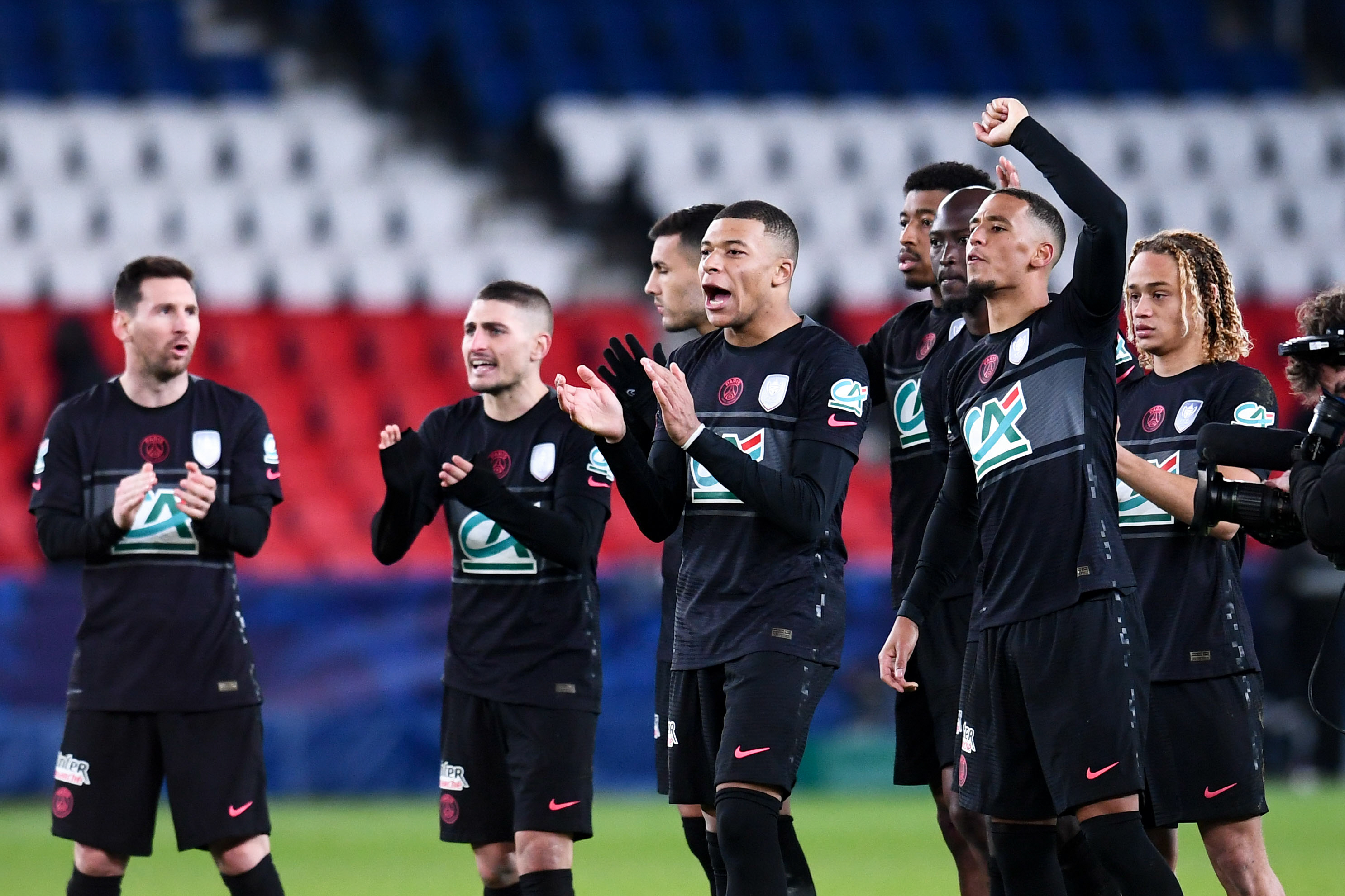 达拉斯独行侠发布备战花絮，今晨遗憾出局，法国杯任务艰巨，身体对抗强度拉满的简单介绍